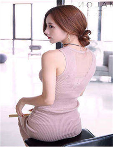 兰姨捂着嘴不敢发出一点声音/bl图片h